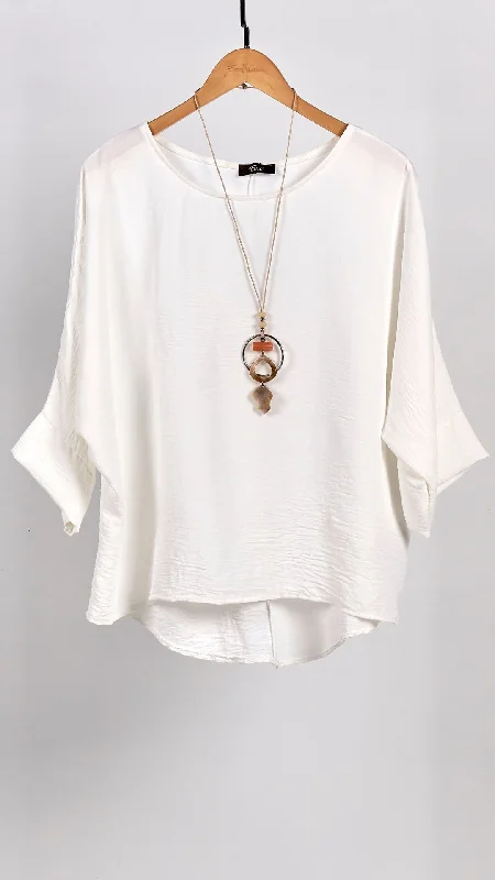 Ema&Carla - Scoop Neck Top With Necklace