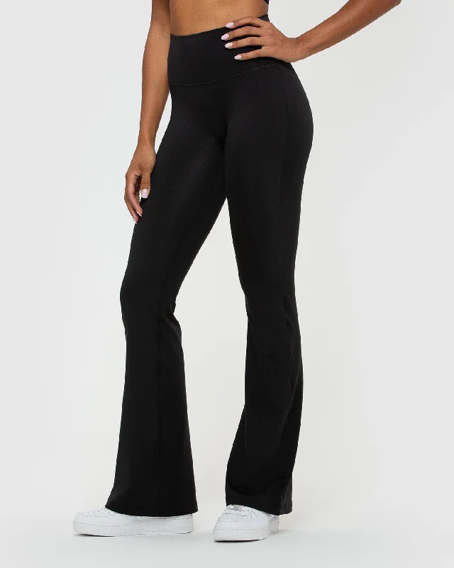 Essential Flared Leggings | Black