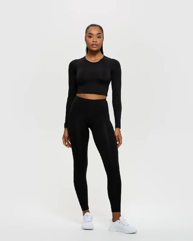 Essential Long Sleeve Crop Top | Black